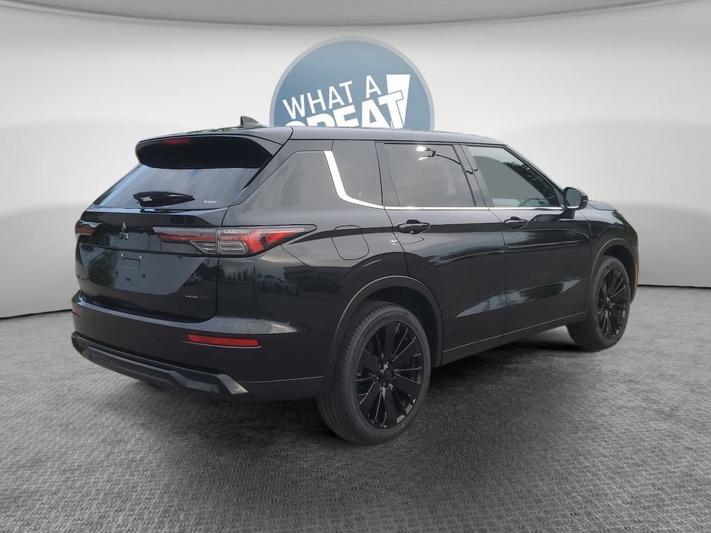 New 2026 Mitsubishi Outlander LE AWD/4WD image 3