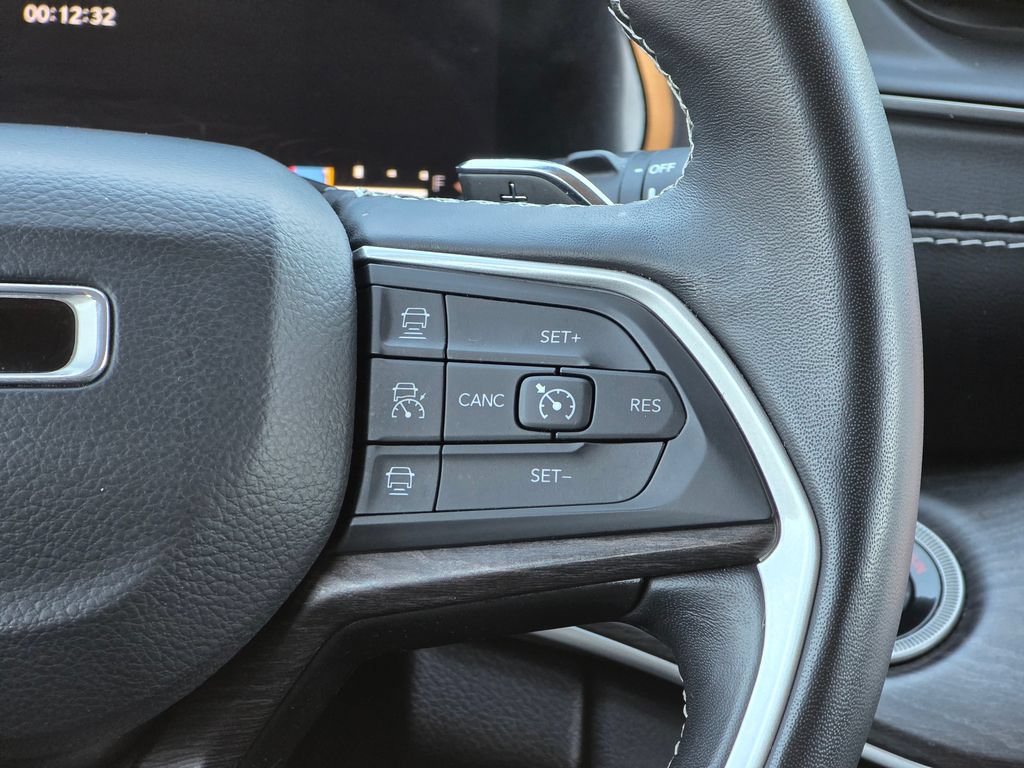 Used 2022 Jeep Grand Cherokee Limited AWD/4WD image 19