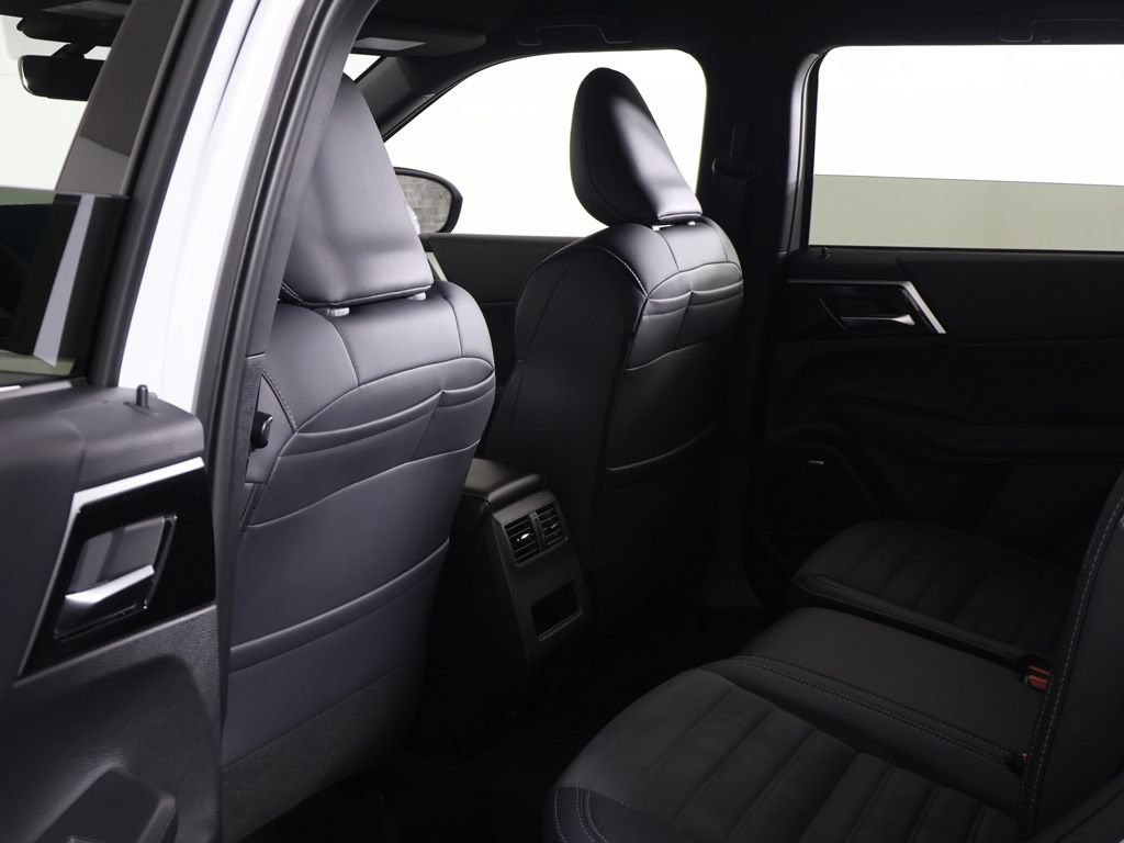 New 2026 Mitsubishi Outlander LE AWD/4WD image 29