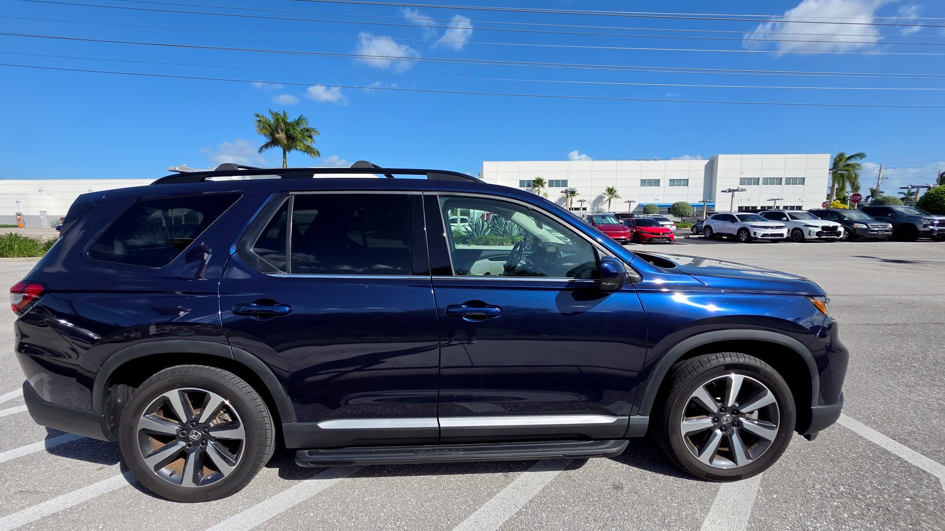 Used 2025 Honda Pilot Touring image 4
