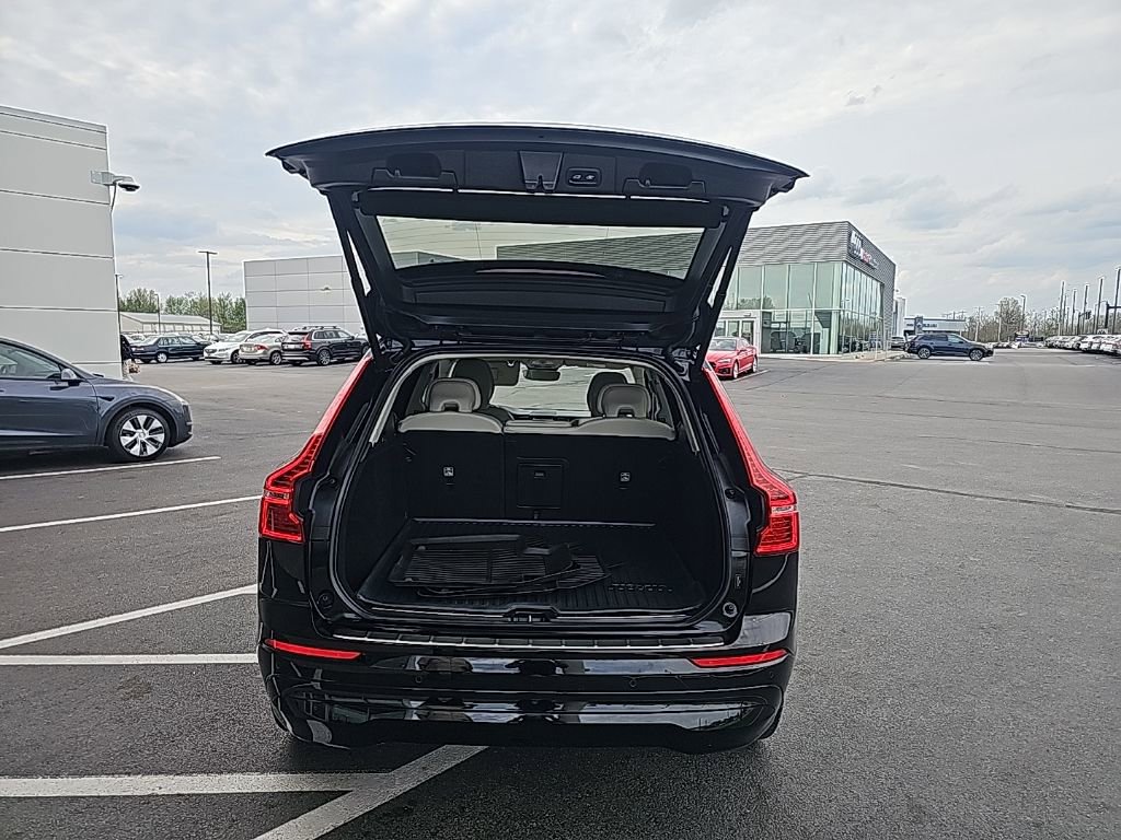 Used 2023 Volvo XC60 B5 Core w/ Climate Package image 5
