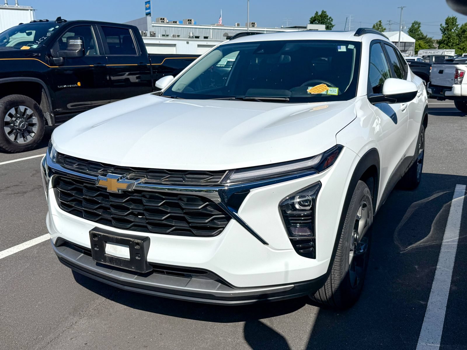 Used 2024 Chevrolet Trax LT w/ Sunroof Package FWD image 10