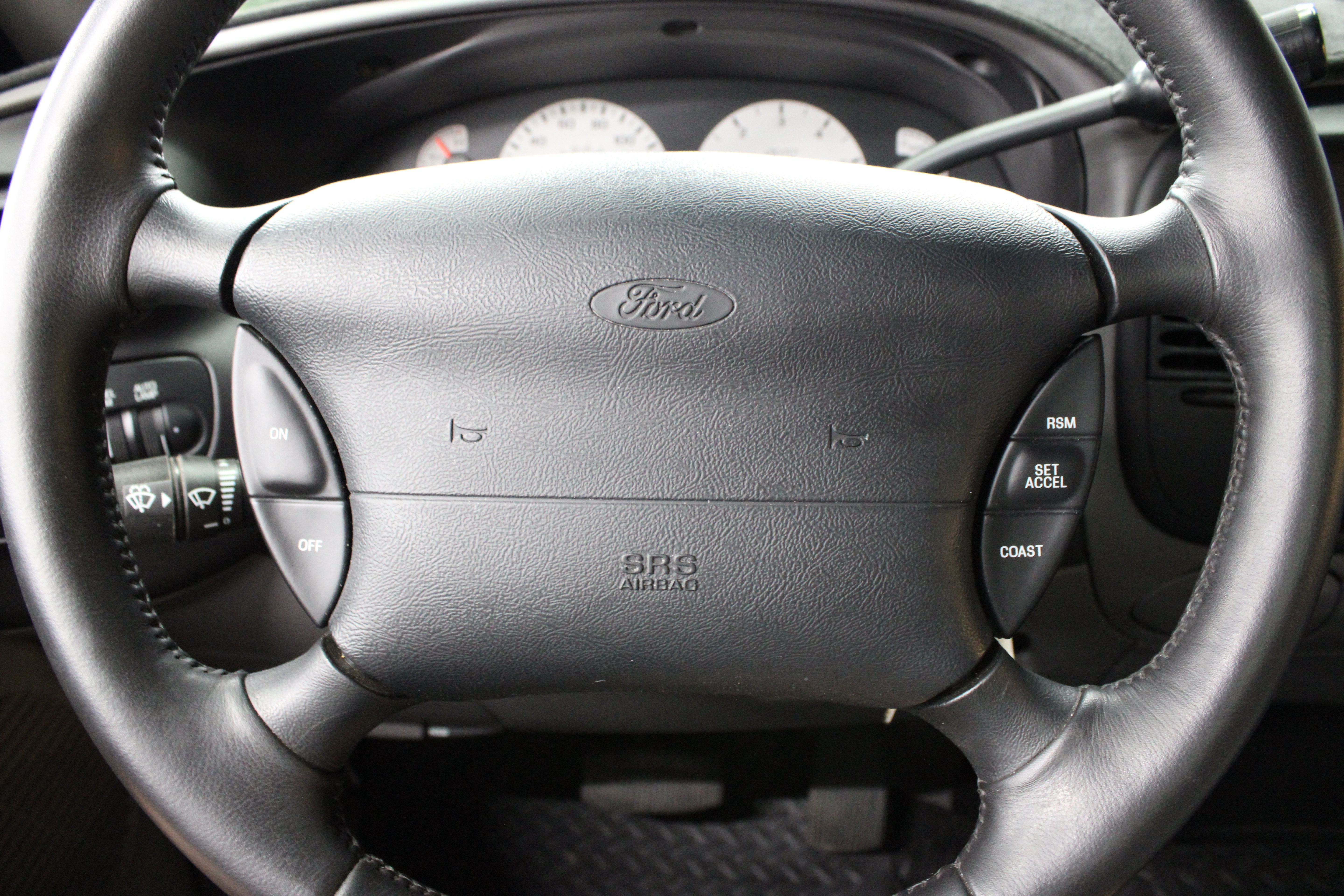 Used 1999 Ford F150 Lightning RWD image 10