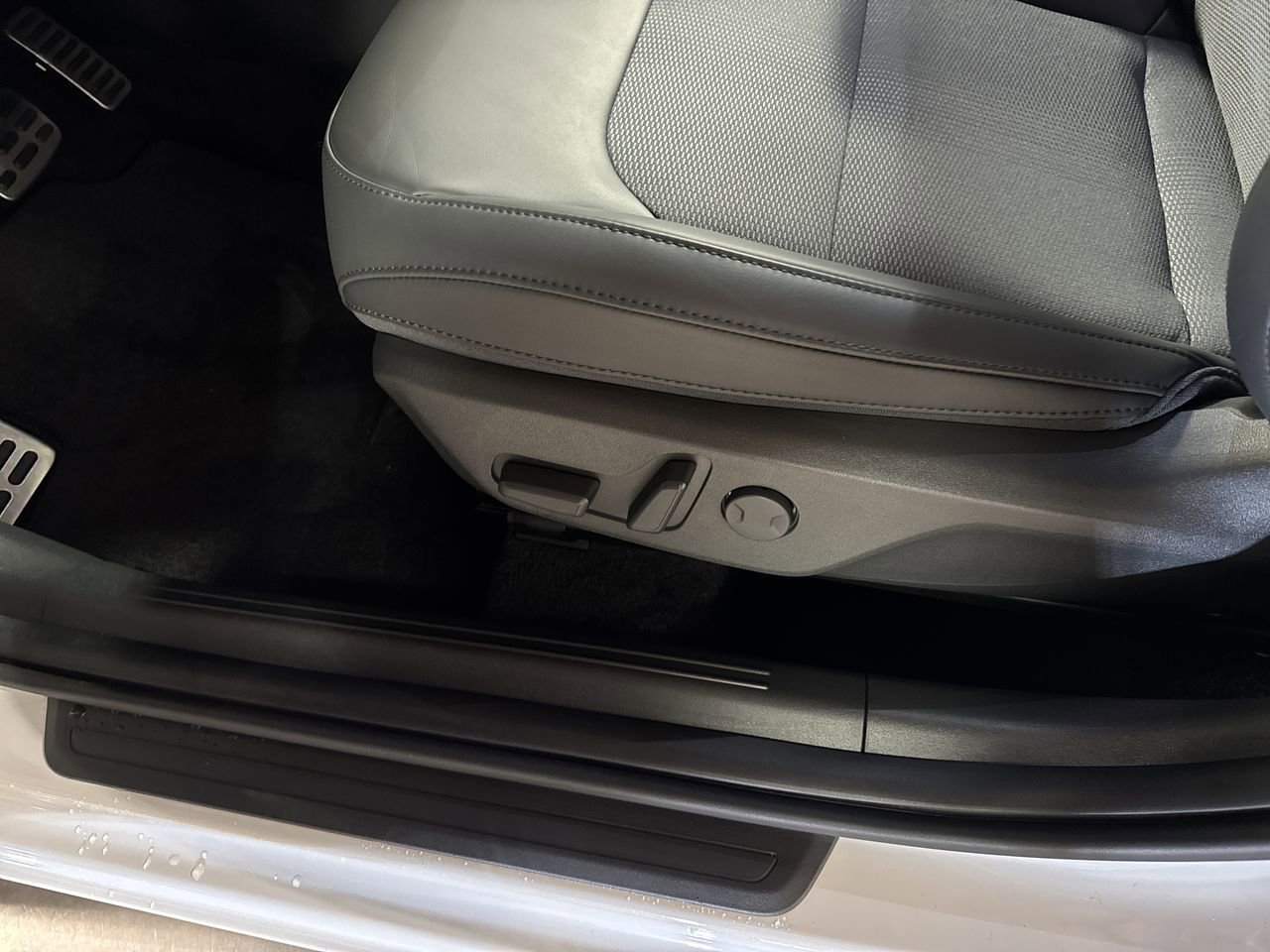 Certified 2025 Kia Niro EX Touring image 17