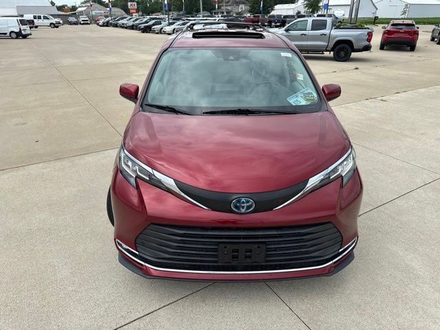 Used 2021 Toyota Sienna XLE AWD/4WD image 15
