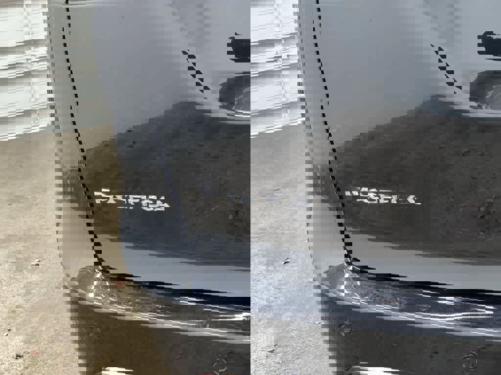 Used 2024 Chrysler Pacifica Touring-L image 10