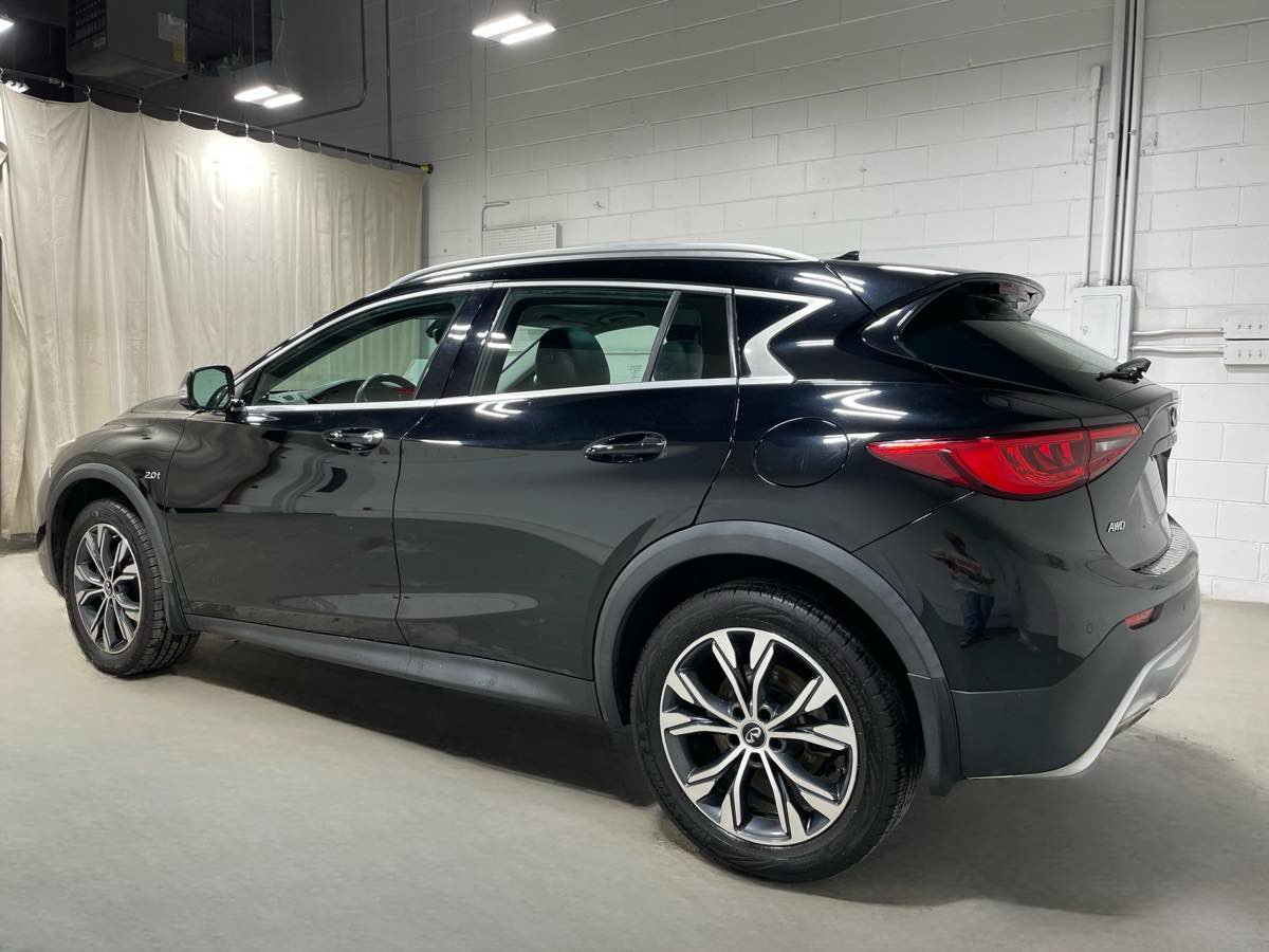 Used 2018 INFINITI QX30 AWD w/ Cargo Package image 5