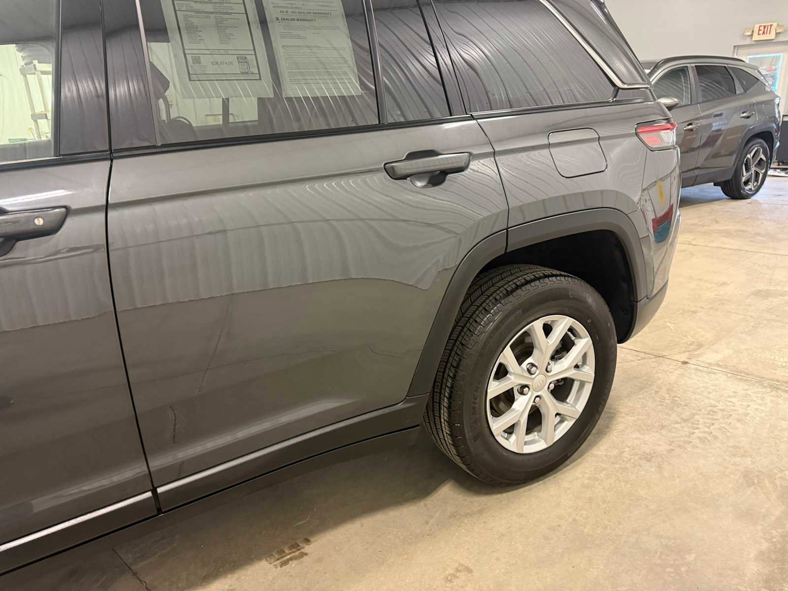 Used 2023 Jeep Grand Cherokee Limited AWD/4WD image 5