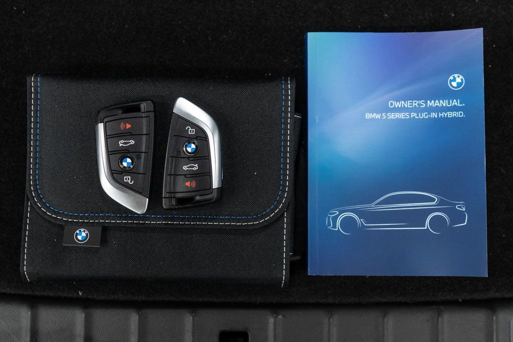 Used 2023 BMW 530e xDrive w/ Premium Package image 54