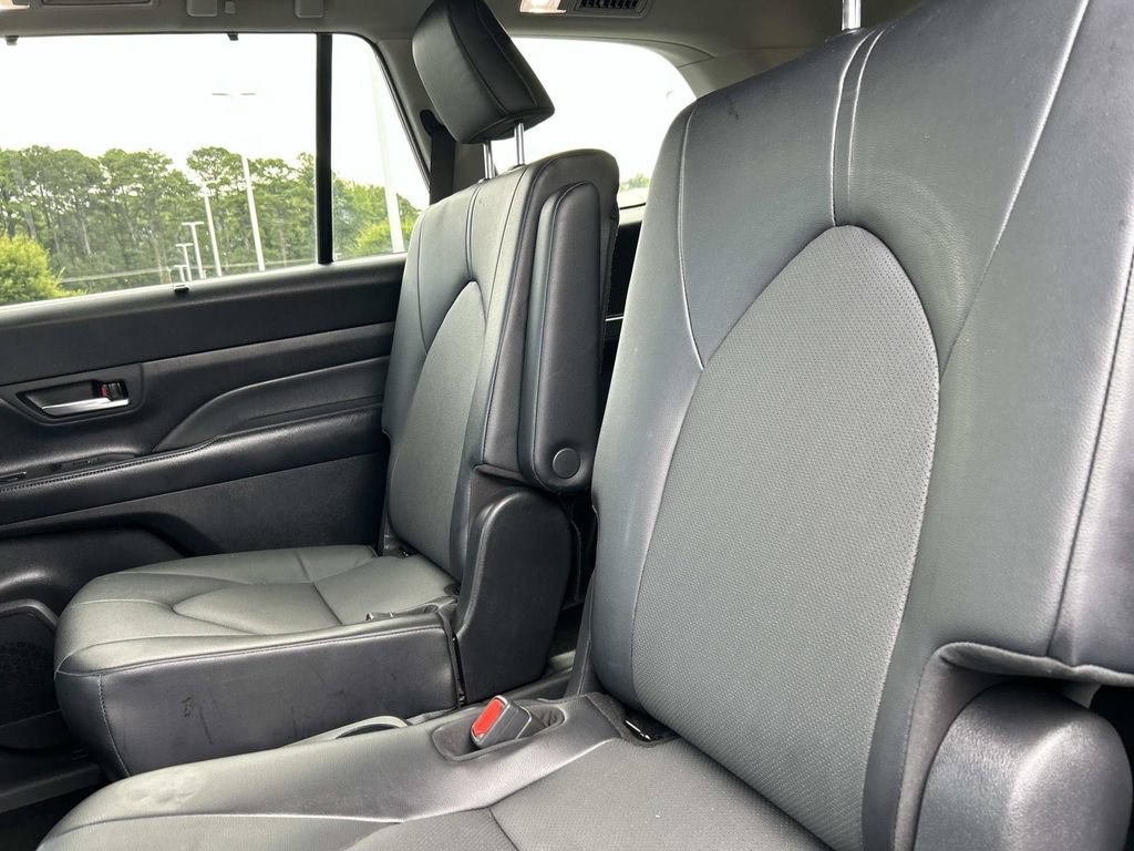 Used 2024 Toyota Grand Highlander XLE FWD image 16