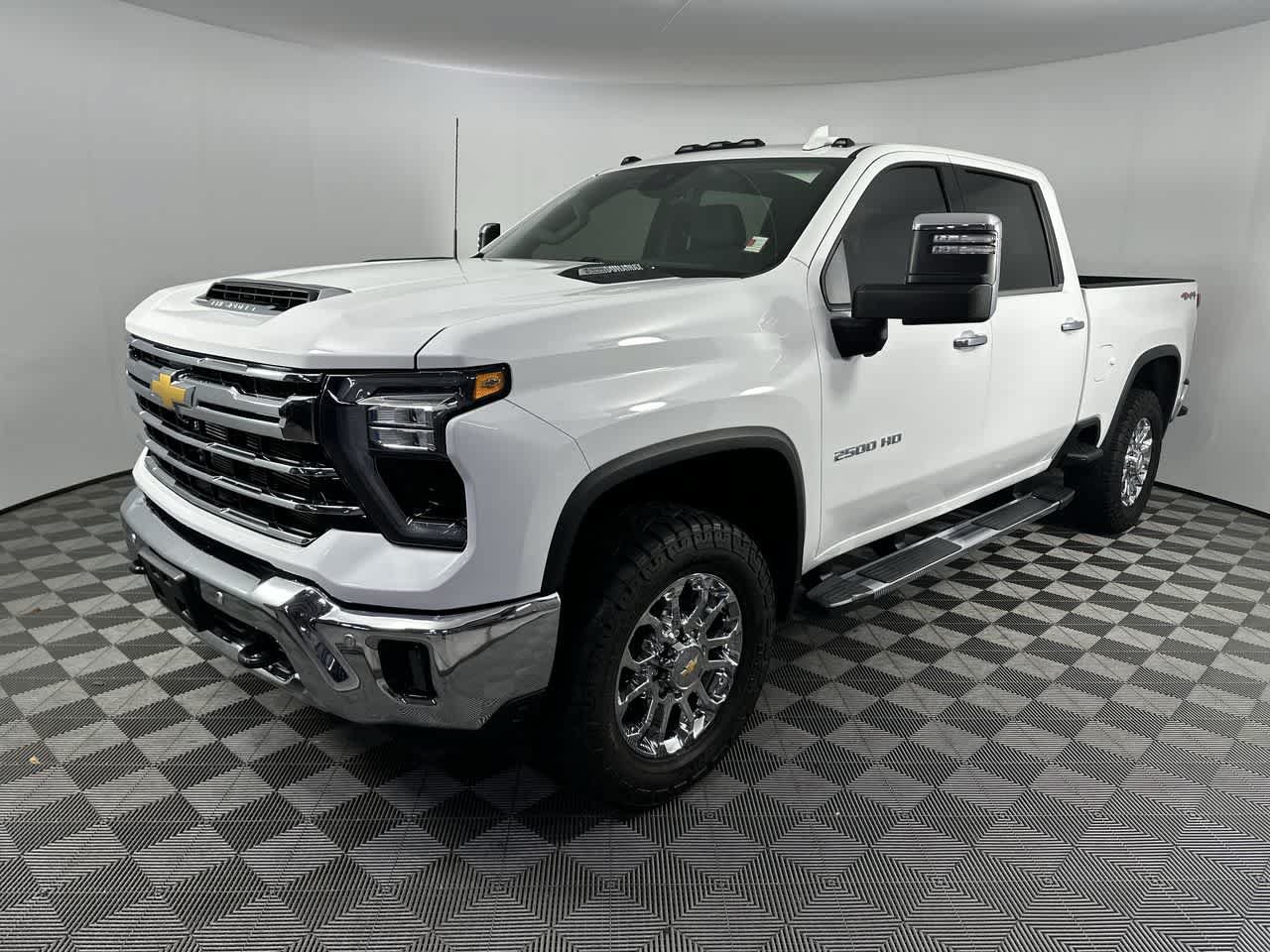 Used 2024 Chevrolet Silverado 2500 LTZ w/ LTZ Convenience Package AWD/4WD image 4