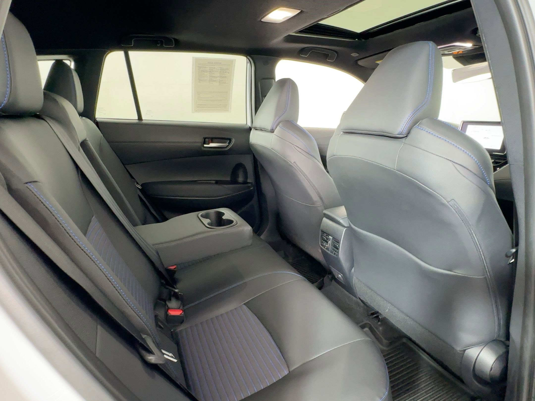 Used 2025 Toyota Corolla Cross AWD Hybrid image 28