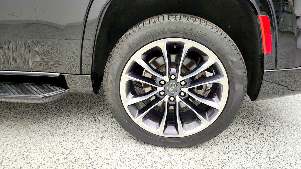 Used 2023 Jeep Wagoneer Series II w/ Premium Group I image 9