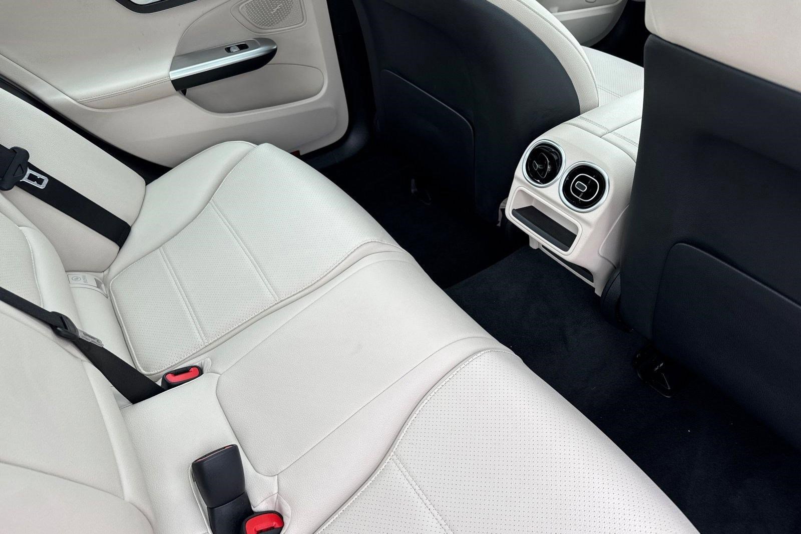 Certified 2025 Mercedes-Benz C 300 4MATIC Sedan image 30