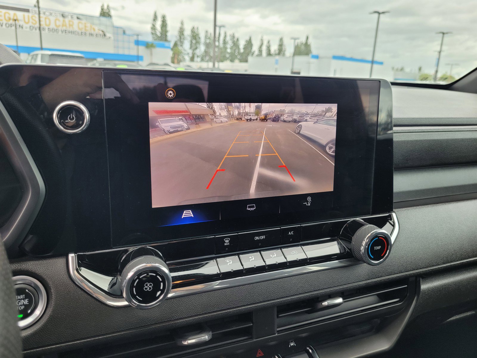 Used 2024 Chevrolet Colorado W/T image 17