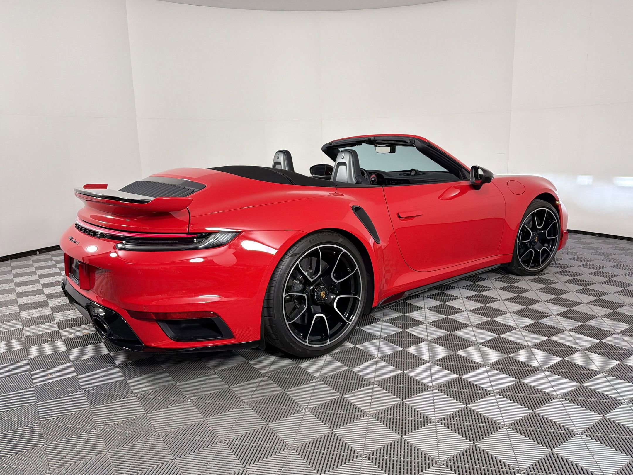 Certified 2025 Porsche 911 Turbo S image 9