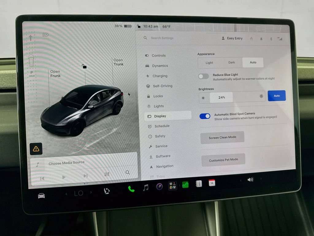 Used 2026 Tesla Model Y 2WD image 37