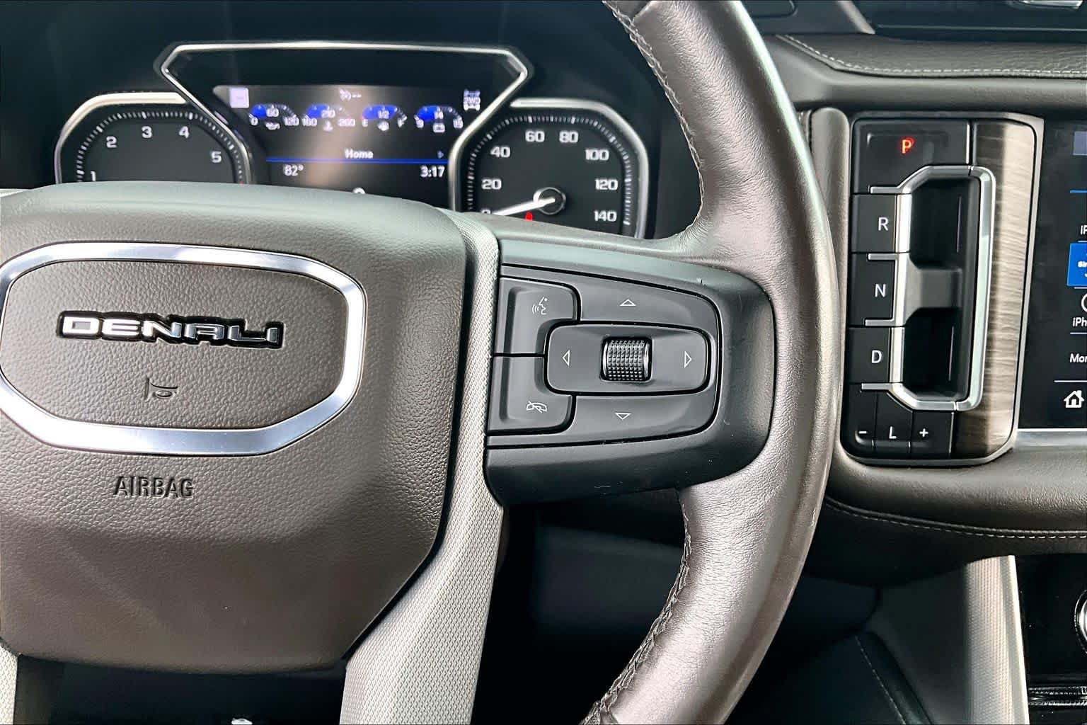 Used 2021 GMC Yukon XL Denali w/ LPO, Illumination Package AWD/4WD image 25