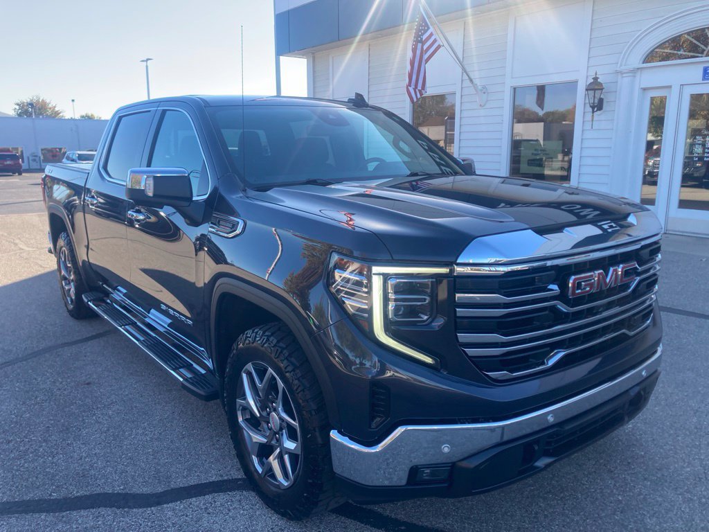 Used 2022 GMC Sierra 1500 SLT w/ SLT Premium Plus Package AWD/4WD image 3