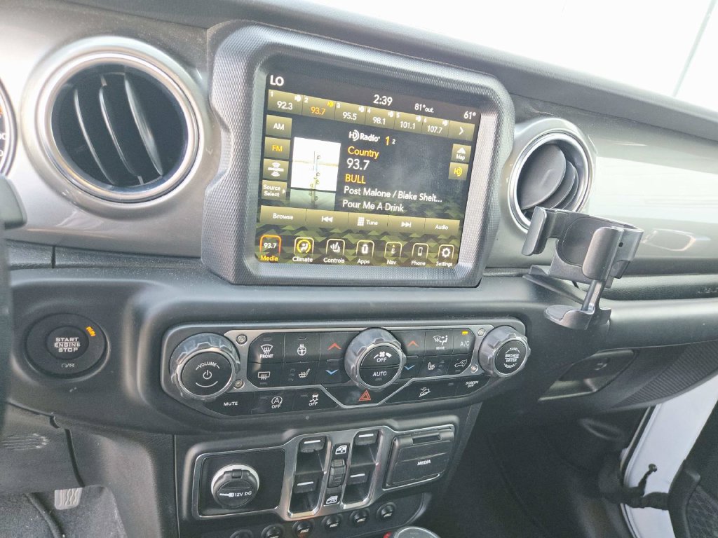 Used 2020 Jeep Wrangler Unlimited Sahara AWD/4WD image 28