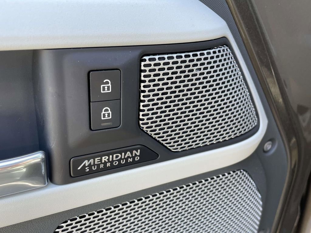 Used 2023 Land Rover Defender 130 SE AWD/4WD image 36