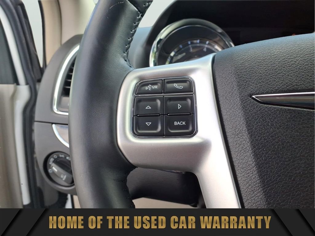 Used 2014 Chrysler Town & Country Touring FWD image 20