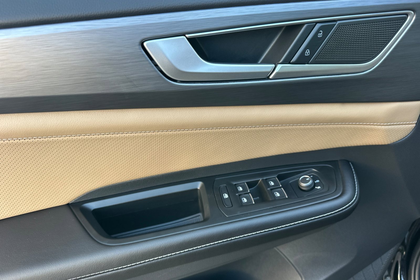 New 2026 Volkswagen Atlas Cross Sport SE image 9