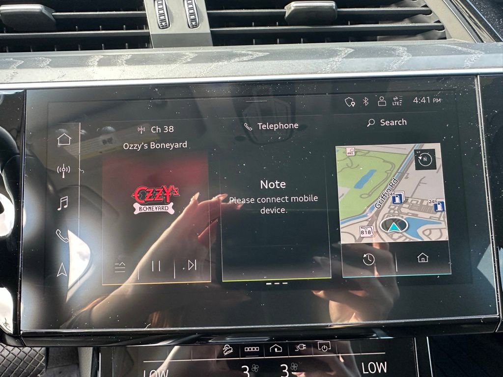 Used 2022 Audi e-tron Premium Plus w/ Premium Plus Package image 31