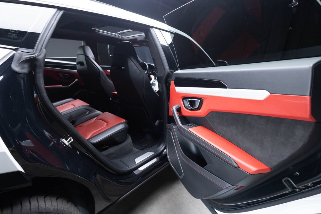 Used 2022 Lamborghini Urus AWD/4WD image 58