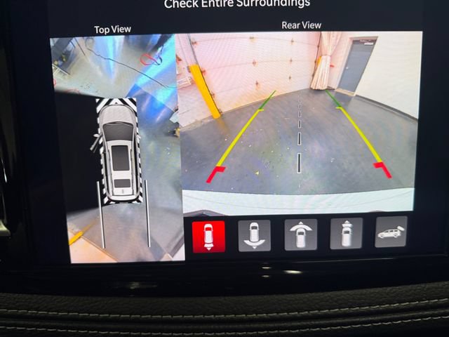 Used 2025 Chrysler Pacifica Limited AWD/4WD image 17