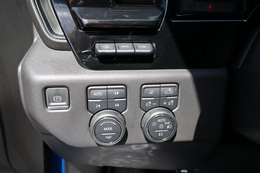 Used 2022 Chevrolet Silverado 1500 ZR2 w/ Technology Package image 17