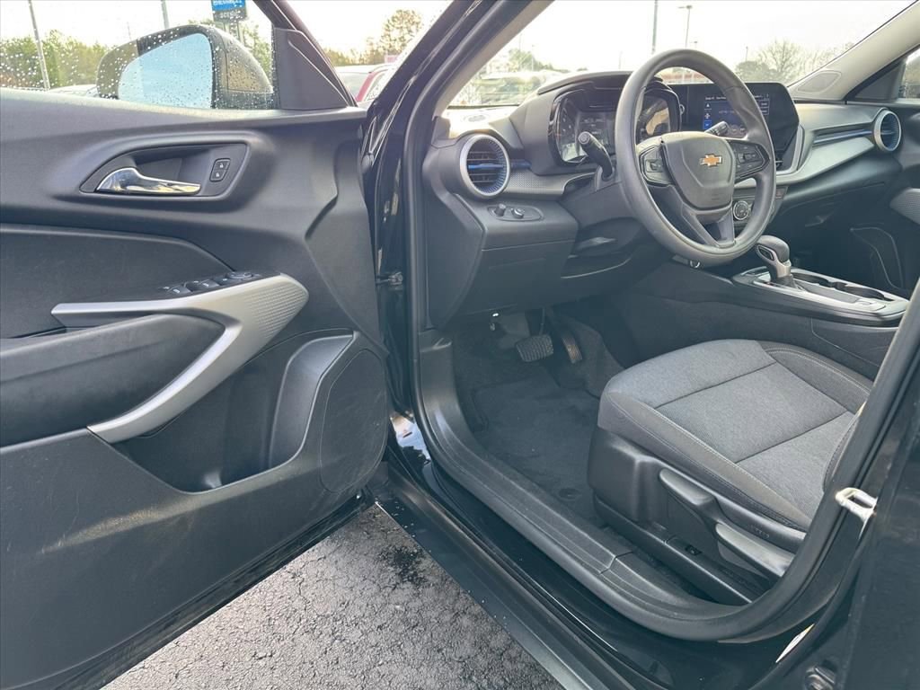 Used 2024 Chevrolet Trax LS FWD image 13