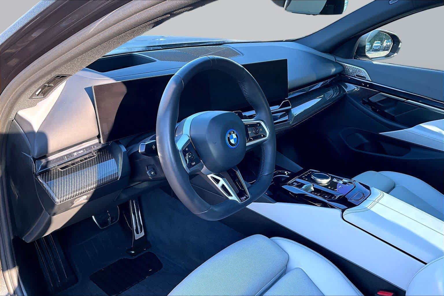 Used 2026 BMW 550e xDrive AWD/4WD image 17