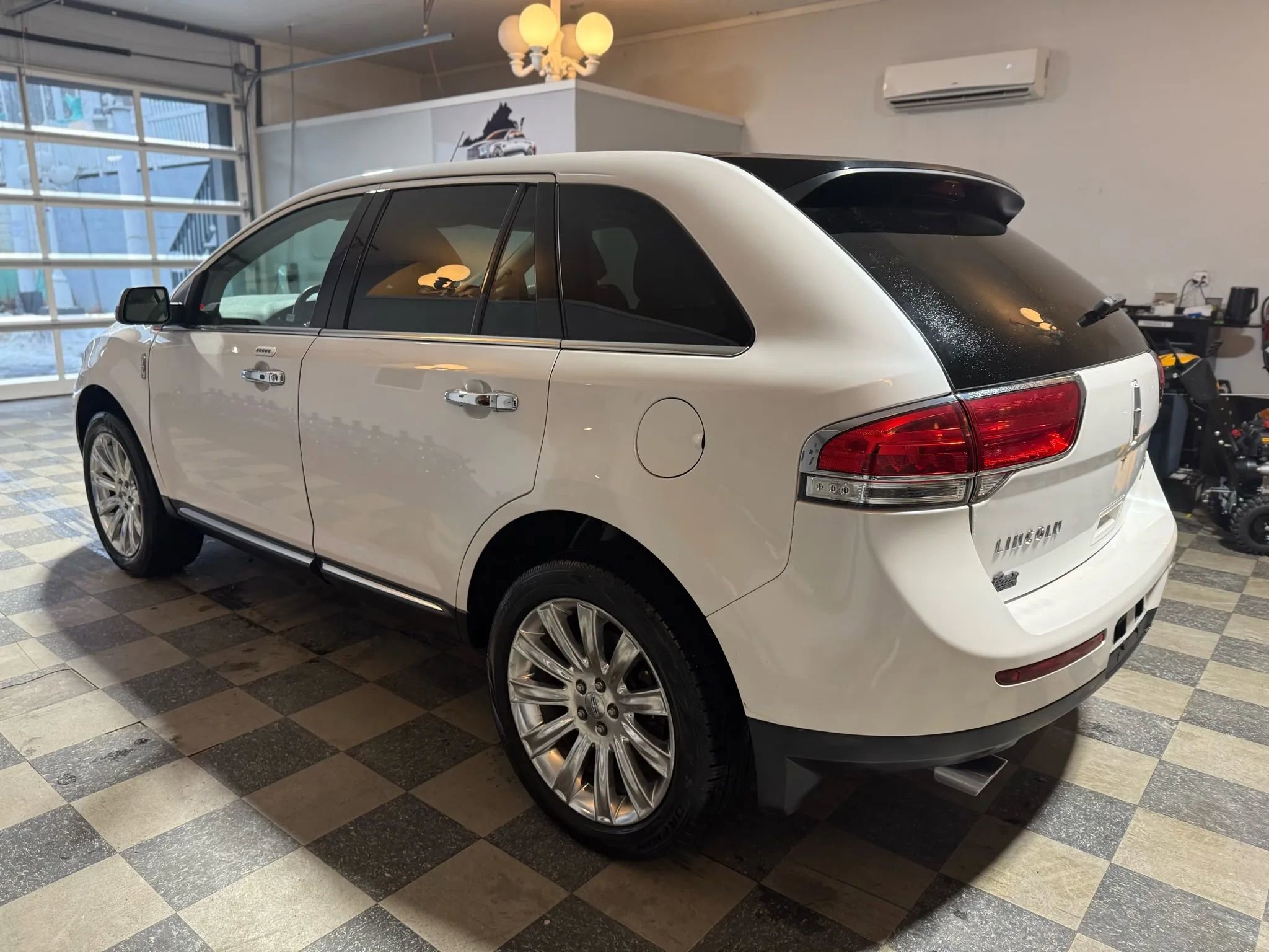 Used 2014 Lincoln MKX AWD w/ Equipment Group 102A image 11