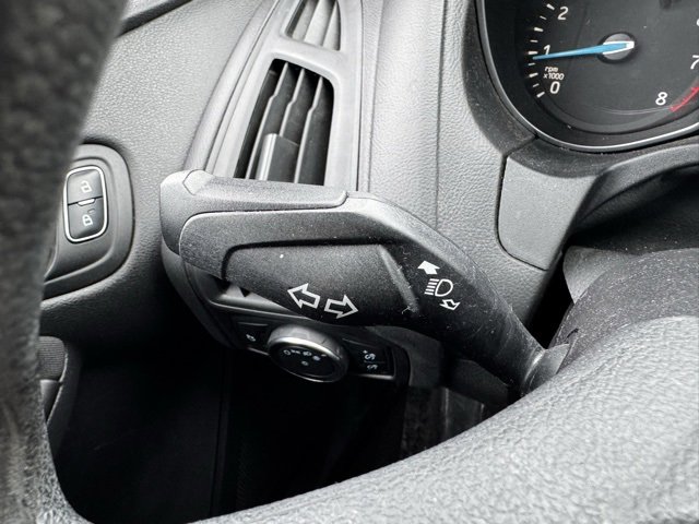 Used 2015 Ford Focus SE image 25