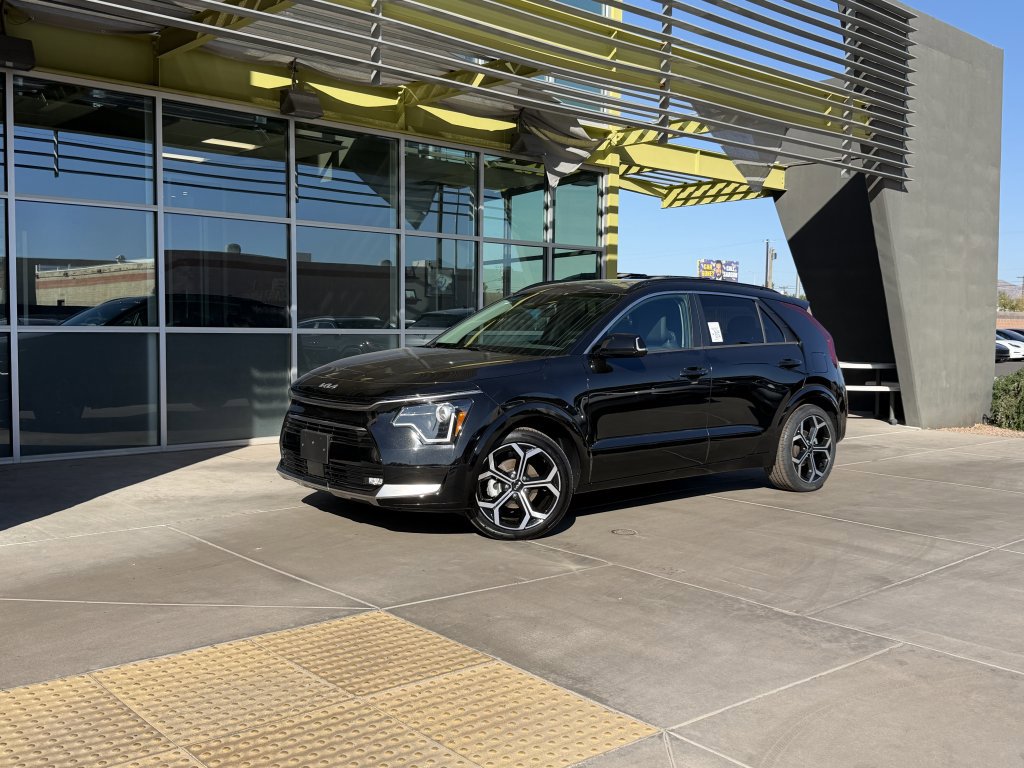 Used 2024 Kia Niro EX Touring image 1