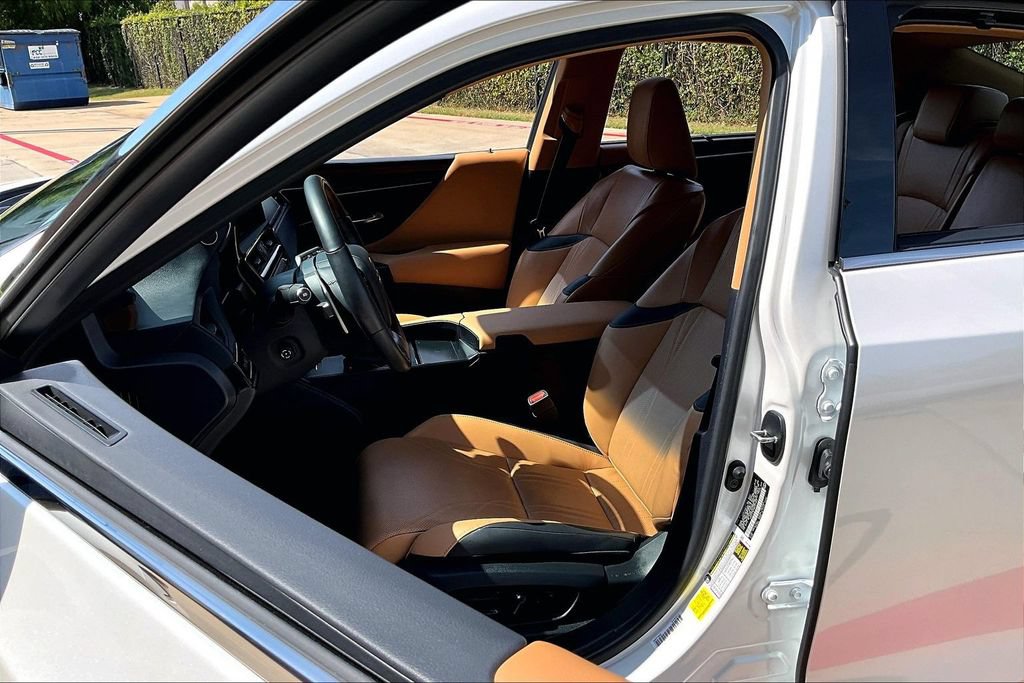 Used 2024 Lexus ES 350 Ultra Luxury w/ Accessory Package (Z2) FWD image 33