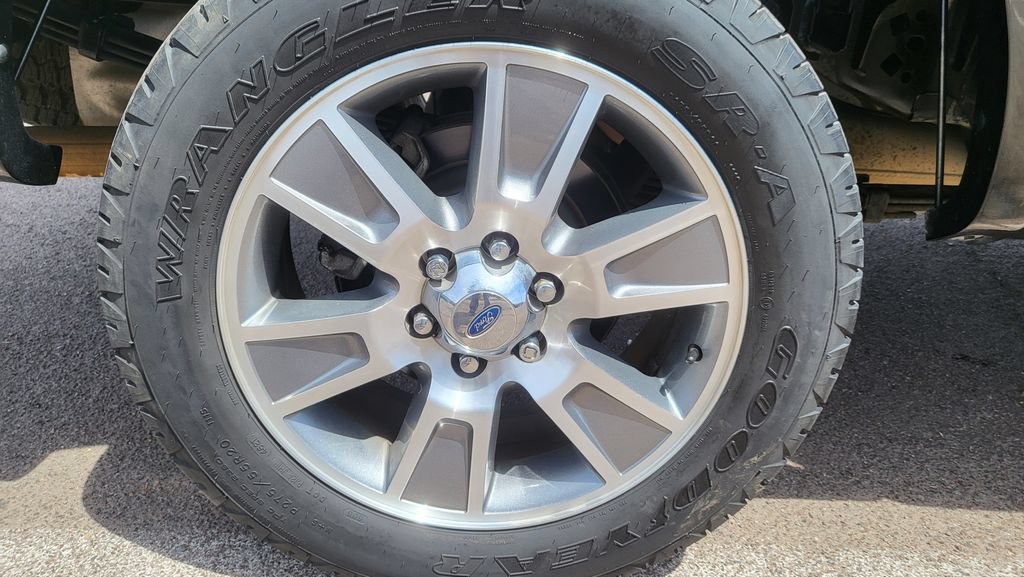 Used 2014 Ford F150 Lariat w/ Equipment Group 502A Luxury RWD image 13