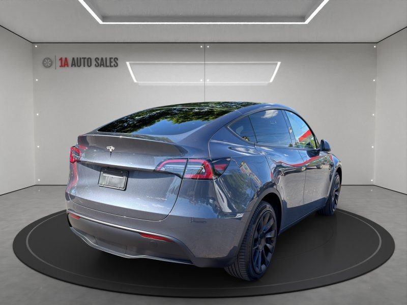Used 2023 Tesla Model Y Long Range AWD/4WD image 5