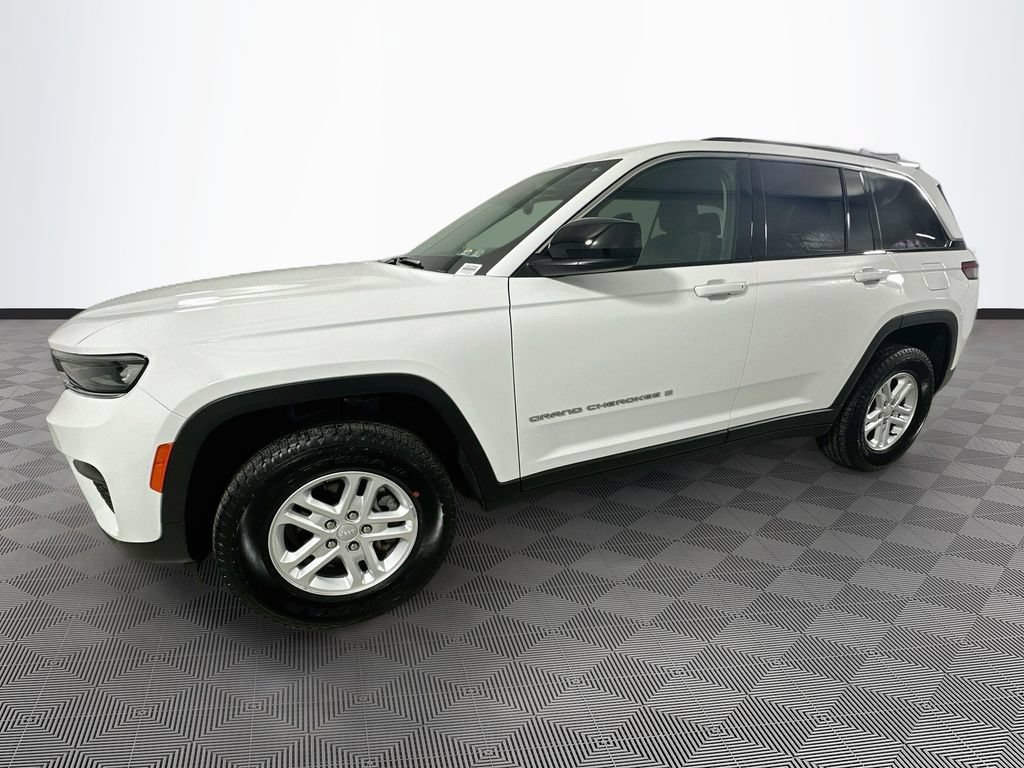 Certified 2023 Jeep Grand Cherokee Laredo AWD/4WD image 4