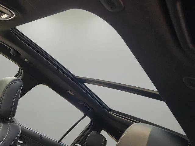 Certified 2025 Jeep Grand Cherokee L Limited w/ Luxury Tech Group II image 9