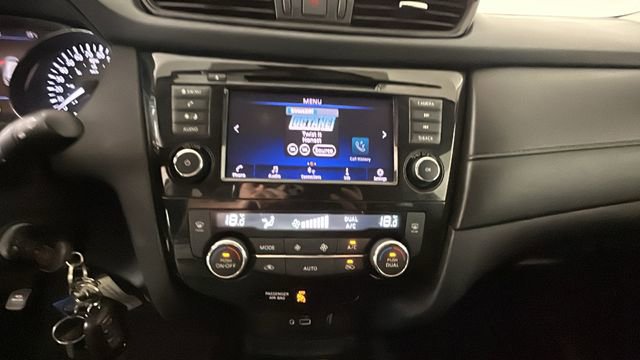 Used 2020 Nissan Rogue S FWD image 23