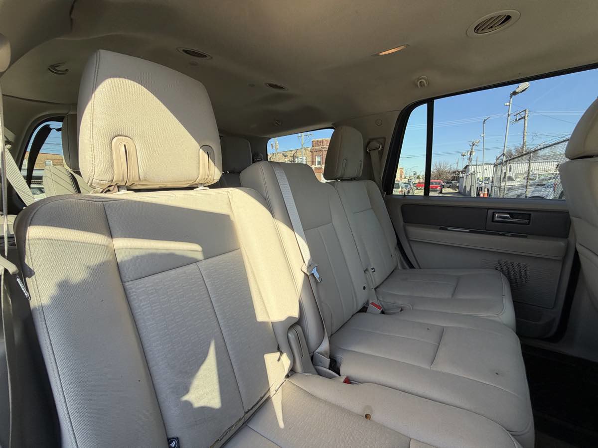 Used 2013 Ford Expedition XLT image 29