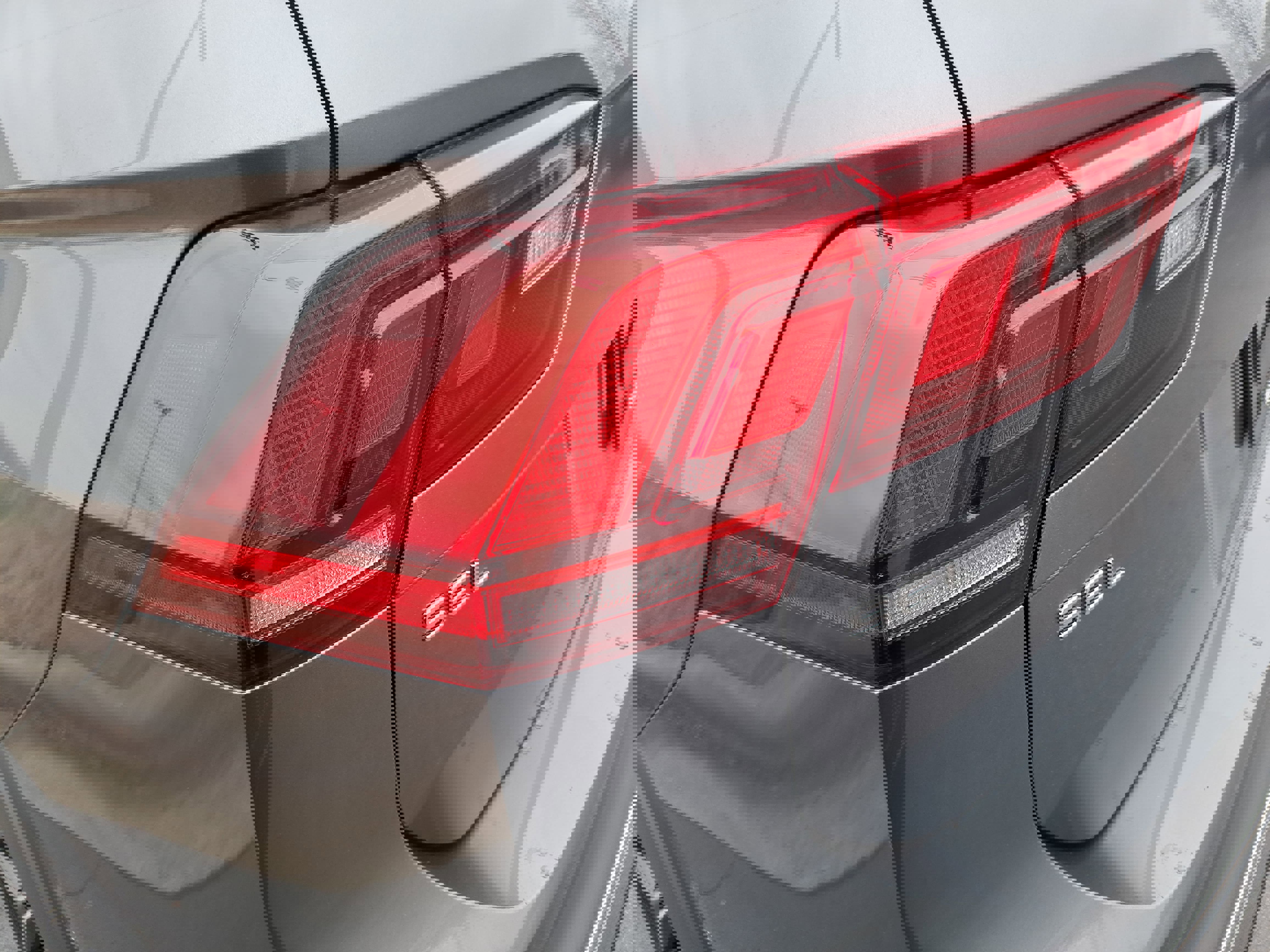 Certified 2024 Volkswagen Tiguan SEL R-Line image 33