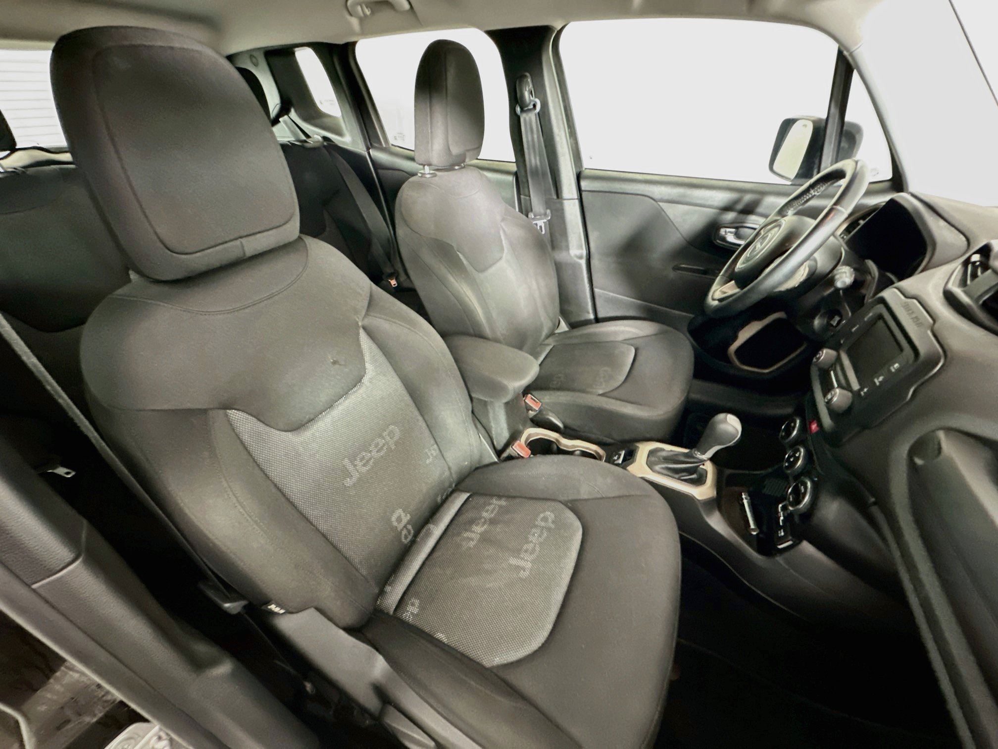 Used 2017 Jeep Renegade Latitude w/ Popular Equipment Group FWD image 28