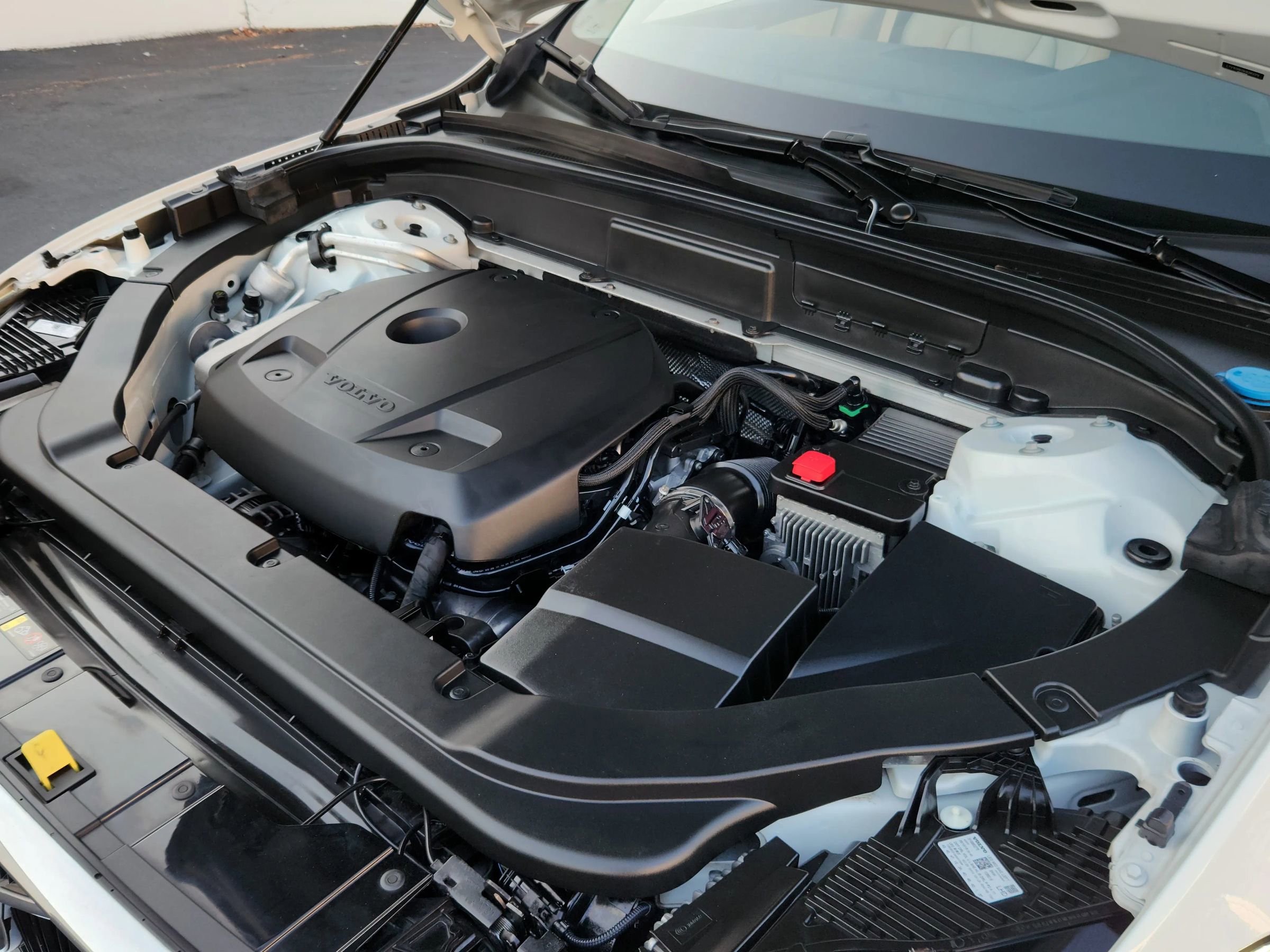 Used 2019 Volvo XC60 T5 Momentum w/ Multimedia Package image 20