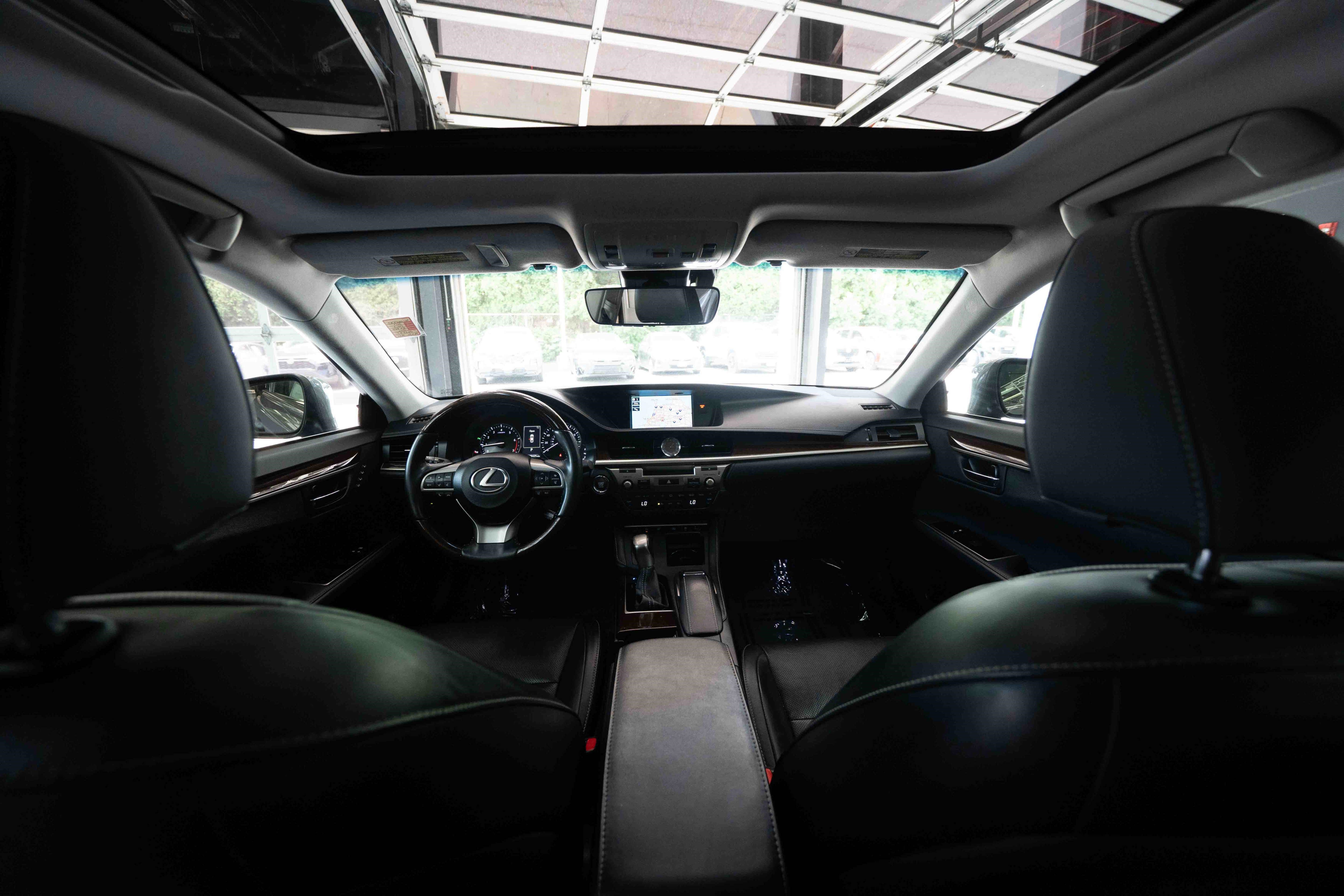 Used 2017 Lexus ES 350 w/ Luxury Package FWD image 19