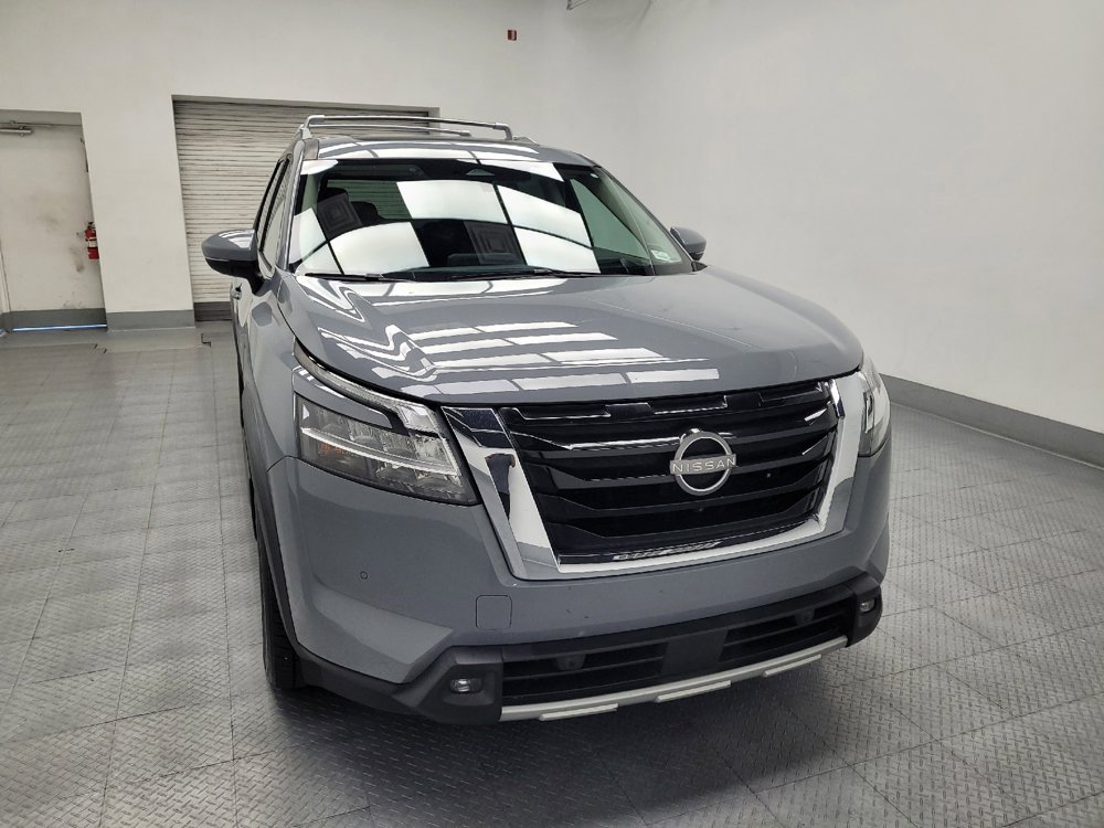 Used 2022 Nissan Pathfinder Platinum w/ Lighting Package (N93) FWD image 13