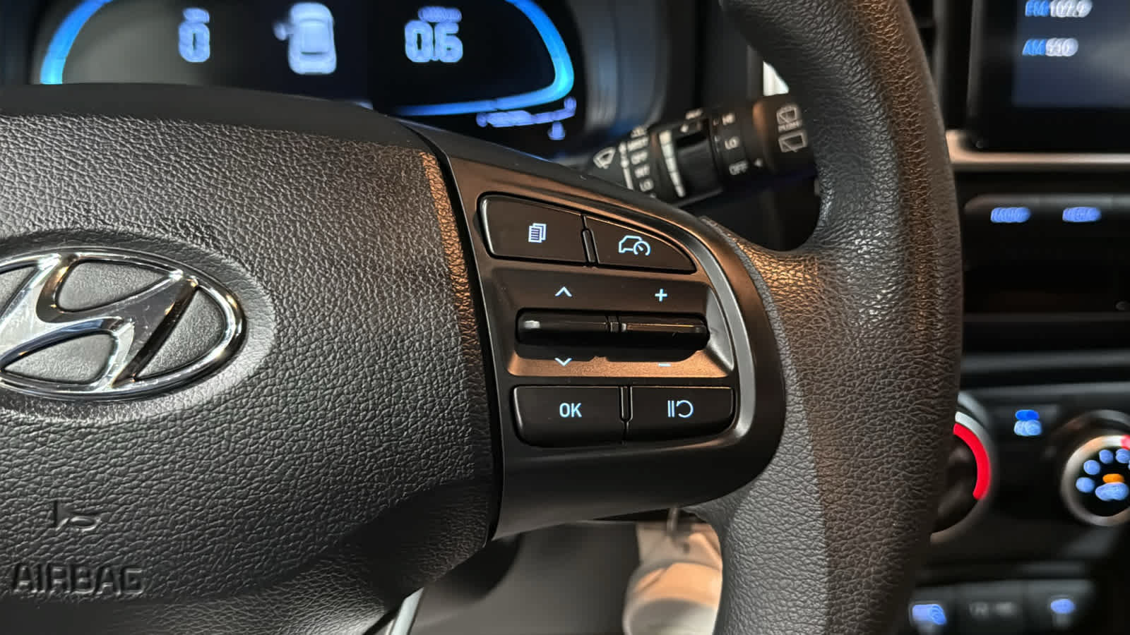 Used 2023 Hyundai Venue SE FWD image 13