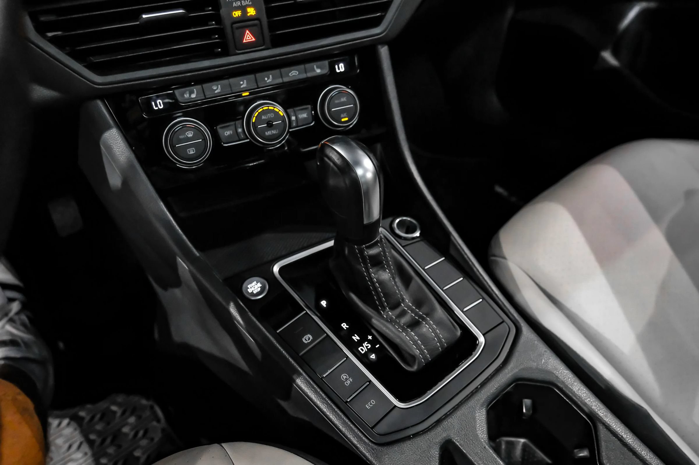 Used 2020 Volkswagen Jetta R-Line w/ R-Line Cold Weather Package FWD image 26